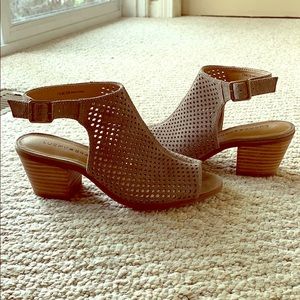 LUCKY BRAND WOMENS BERTEL - TAUPE Peep-toe heal